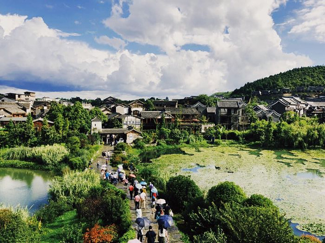 幸运是大雨刚过,天空蓝得不可思议,人又像热门景点那样拥堵_青岩古镇&