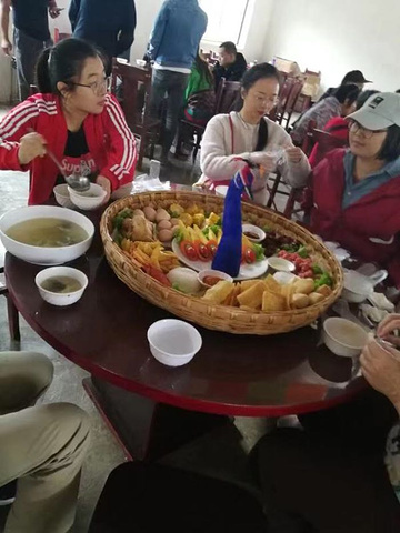 "泸沽湖两天游的行程很赞，跟这个团省了太多的心，吃住行一概不用自己操心，特别感谢孙师傅沿途的讲解..._里格半岛"的评论图片