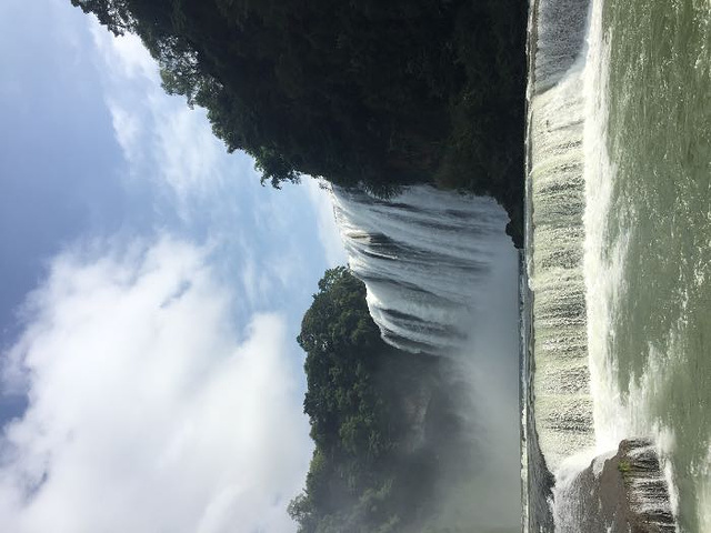 "今天去黄果树瀑布玩的很开心，亲眼所见大瀑布真的很壮观，气势磅礴，天星桥、陡坡塘也还不错了，贵阳..._黄果树瀑布"的评论图片