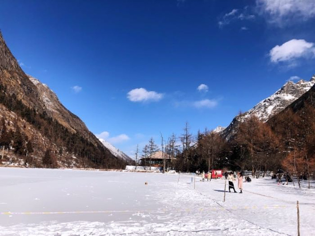 "天气好，积雪厚，景色美
导游小石很热情..._毕棚沟滑雪场"的评论图片