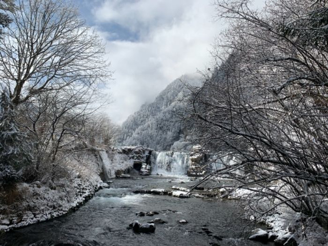 "风景很好，最美的雪景。导游小姐姐人很好，司机师傅车开很稳，整个行程特别好_毕棚沟滑雪场"的评论图片