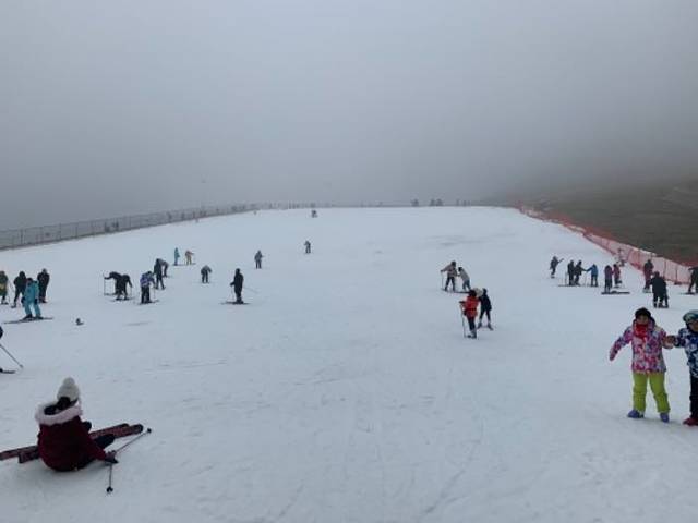 五峰国际滑雪场