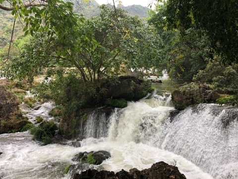 银链坠潭瀑布旅游景点攻略图