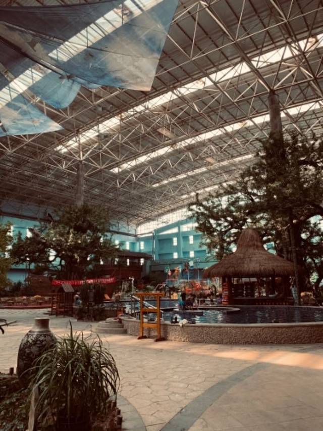 哈素海天鹅堡温泉