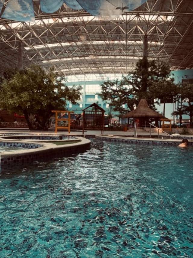 哈素海天鹅堡温泉