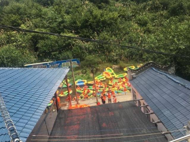 天景山飞瀑漂流