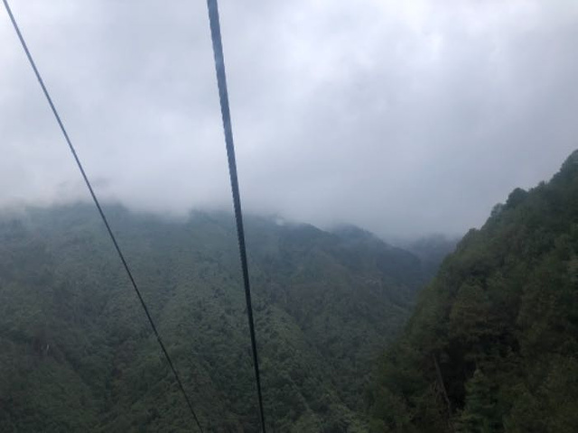 "无力吐槽了 就是坐了十来分钟的缆车 从广西十万大山来的表示风景也一般般 所谓的七龙女池也就这样..._洗马潭大索道"的评论图片