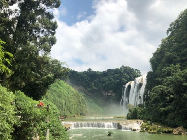 "其次就是景点特别多，黄果树瀑布、陡坡塘瀑布、天星桥风景，很开心看了这么多大自然的美景，让我们更..._黄果树风景名胜区"的评论图片