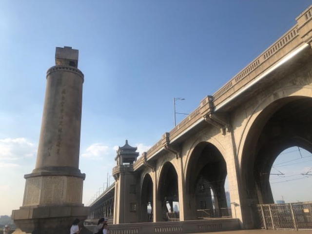 "不过今天10点15车才到，上车才发现，两条线路A线B线都在一起，可能A线路的游客在上一个景点耽..._武汉长江大桥"的评论图片
