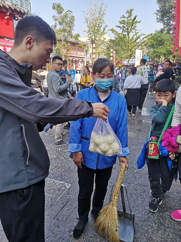 "非常感谢济南的导游小李，我给父母报的团，对父母照顾的十分周到，体贴_泉城广场"的评论图片