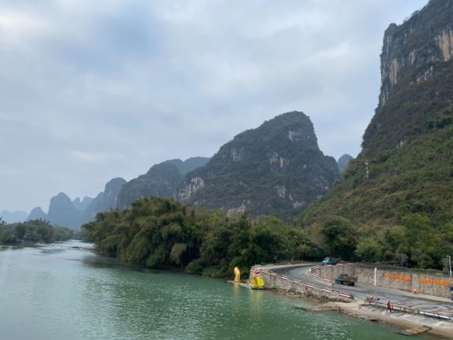 "刘师傅开车技术很好，开得很平稳，一路上给我们介绍风景，当地特色小吃，风景真的很美让我们流连忘返_遇龙河景区"的评论图片