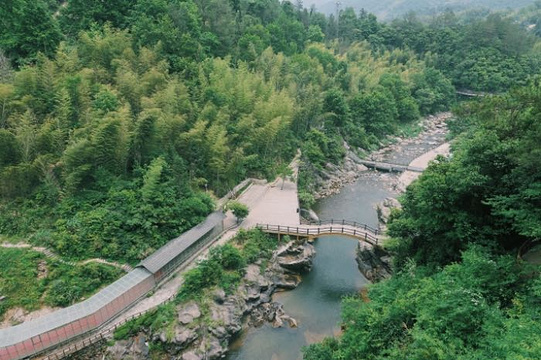 大别山彩虹瀑布旅游景点图片