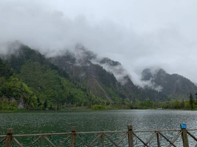 "景色很漂亮 5月底来还能看到雪景真的很意..._毕棚沟滑雪场"的评论图片