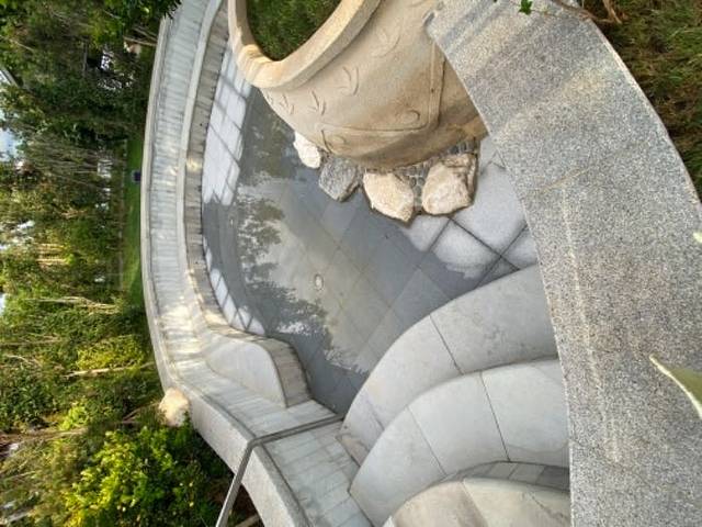 小河淌水温泉小镇