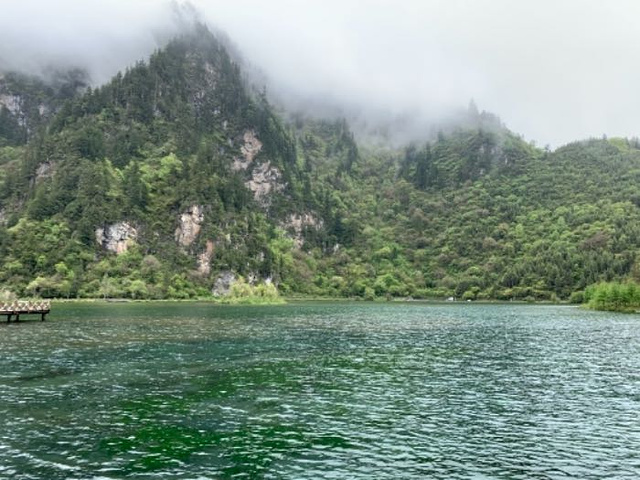 "景色很漂亮 5月底来还能看到雪景真的很意..._毕棚沟滑雪场"的评论图片