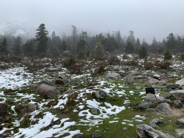 "景色很漂亮 5月底来还能看到雪景真的很意..._毕棚沟滑雪场"的评论图片