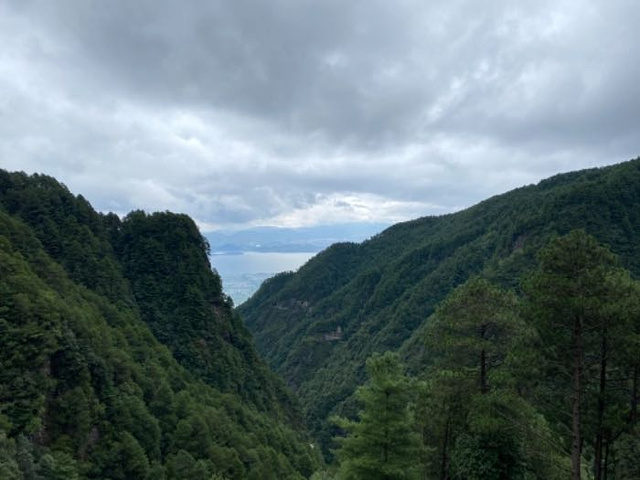 "全程有让你惊艳的美景也有满足登山者的登山路径和高度，只是我们就是观者游者，所以看了看景色就够啦_苍山"的评论图片