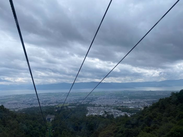 "全程有让你惊艳的美景也有满足登山者的登山路径和高度，只是我们就是观者游者，所以看了看景色就够啦_苍山"的评论图片