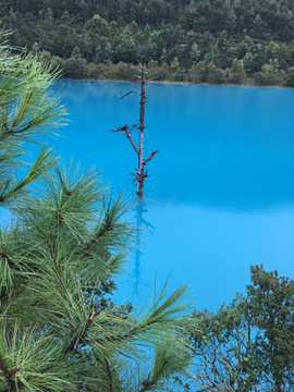 蓝月湖旅游景点攻略图