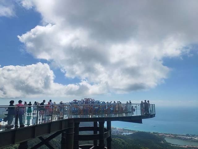 亚龙湾爱琴海西排潜水