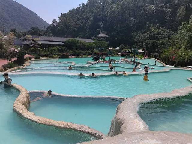 十万大山布透温泉