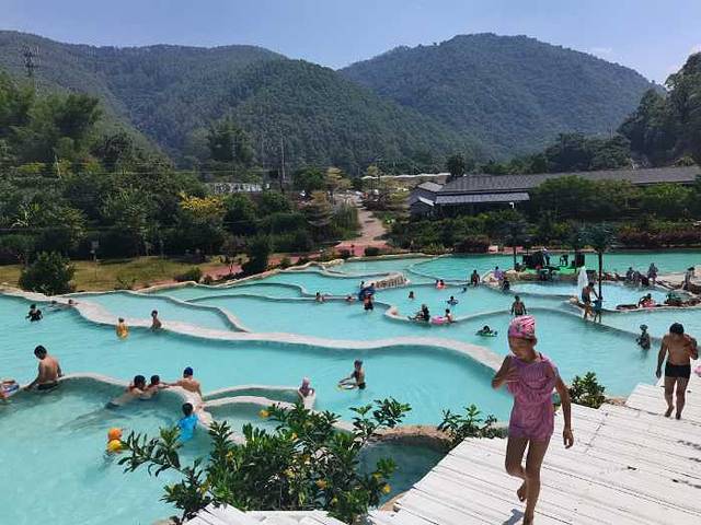 十万大山布透温泉