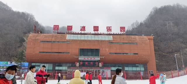洛阳伏牛山滑雪场