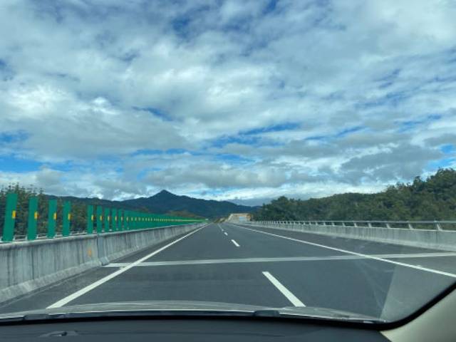五指山水满河热带雨林风景区