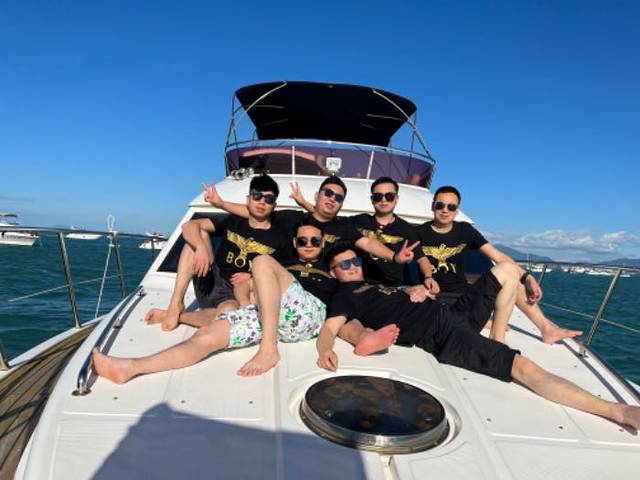 亚特游艇俱乐部