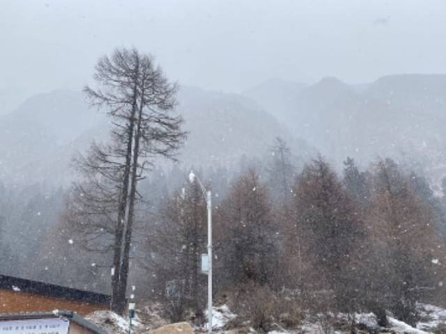 毕棚沟娜姆湖森林暖池温泉