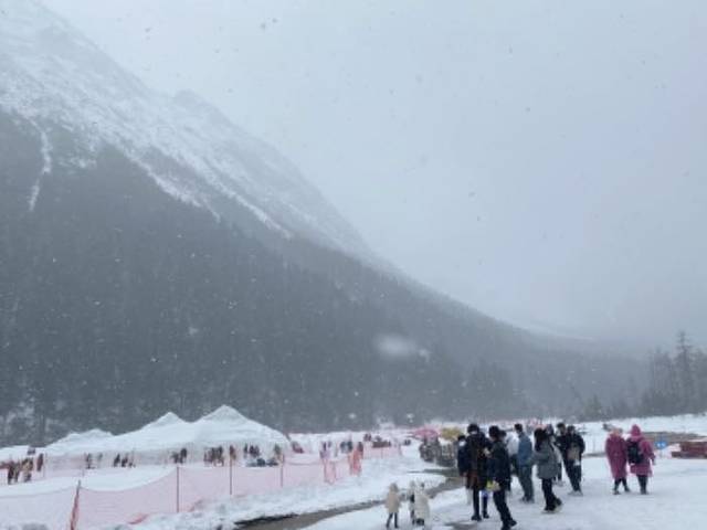 毕棚沟娜姆湖森林暖池温泉