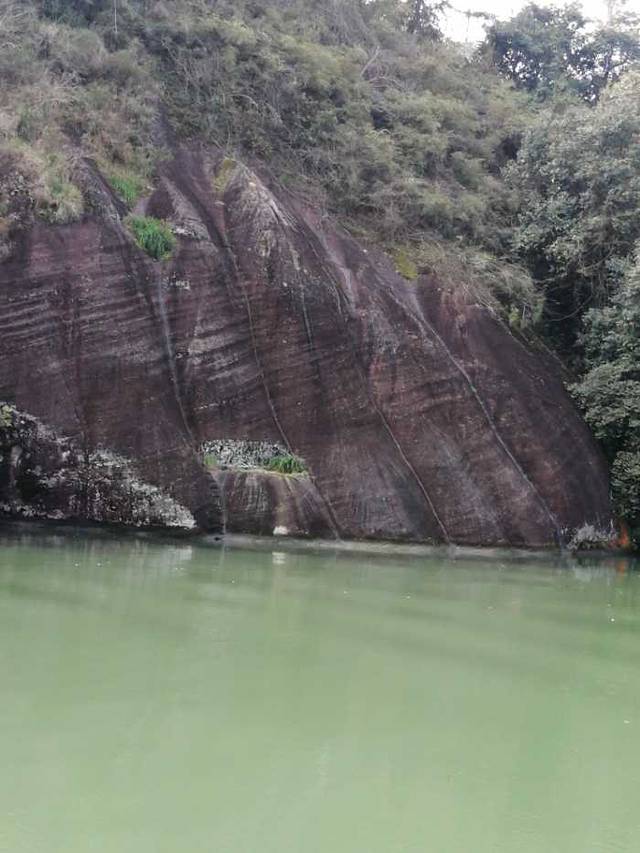 丹霞山水上丹霞