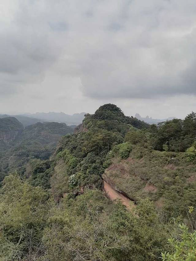 丹霞山水上丹霞